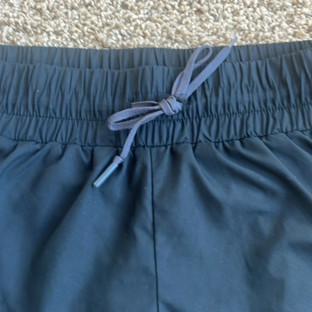 Athleta Paisley Print Black Running Shorts Size Small